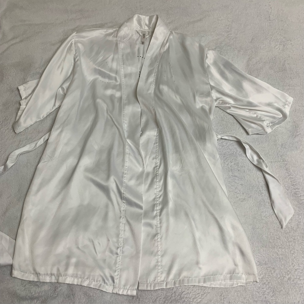 Gilligan & O’Malley white bridal satin robe size XS/S